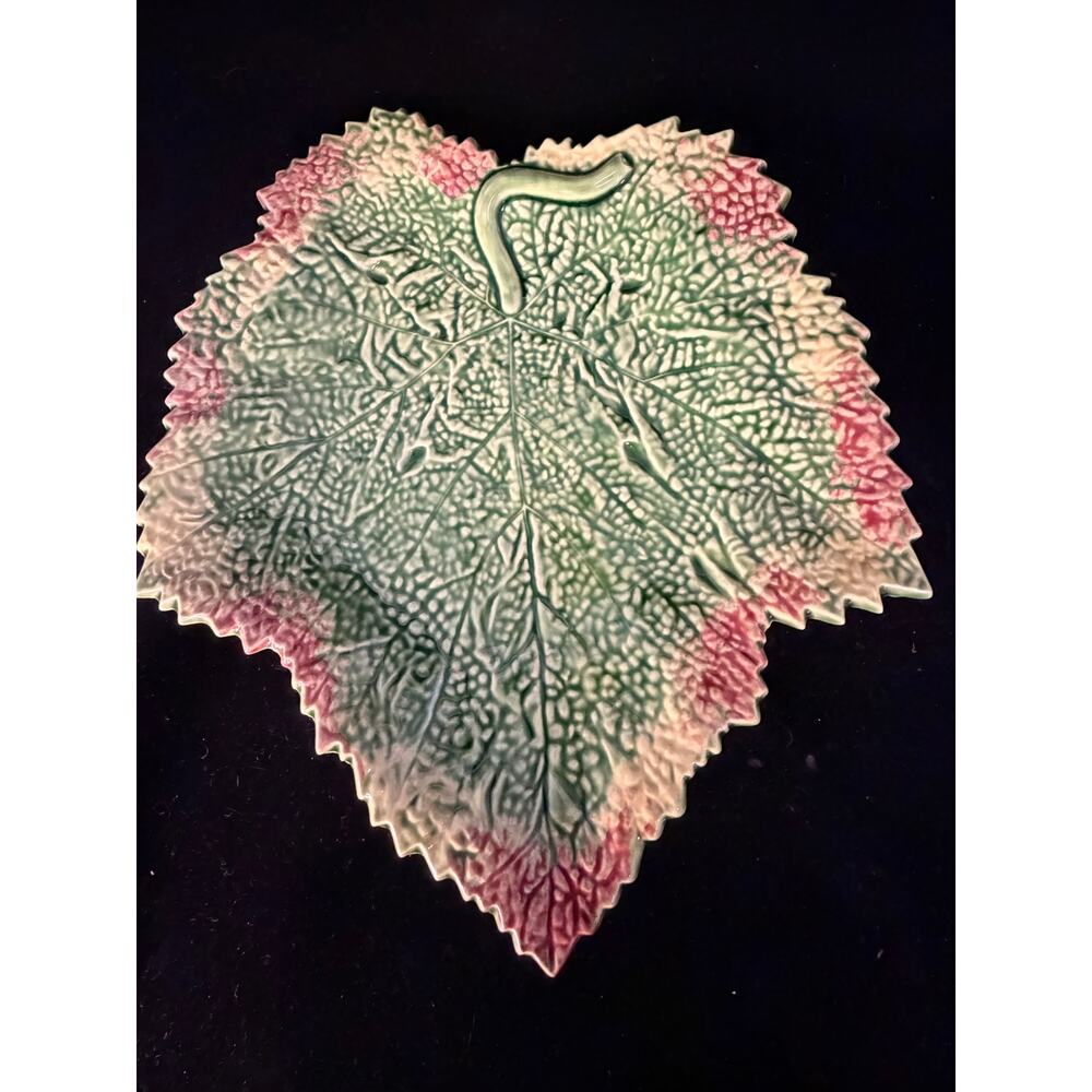 Bordallo Pinheiro Portugal Green Leaf Platter Tray 11”  Majolica Style Pink